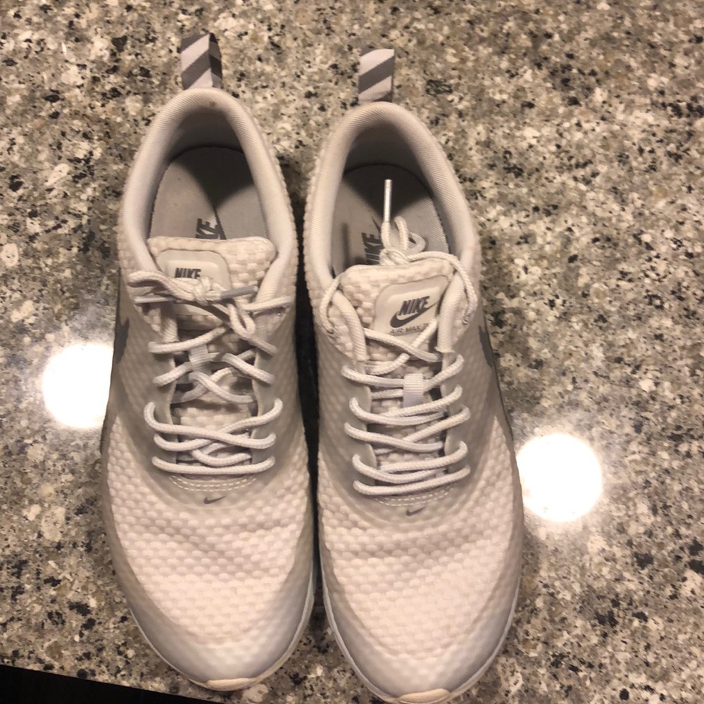Nike Thea. Men’s 6 (women’s 8)